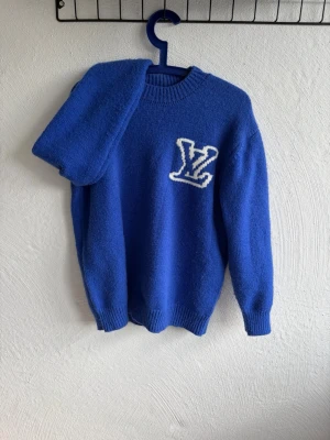 Louis Vuitton tröja  - Säljer nu denna feta Louis Vuitton tröja | skicka 9/10 fåtal gånger använd | storlek xs/s skulle säga mer för en s | mitt pris 1299 men är diskuterbart | hör gärna av dig vid minsta fundering🙌