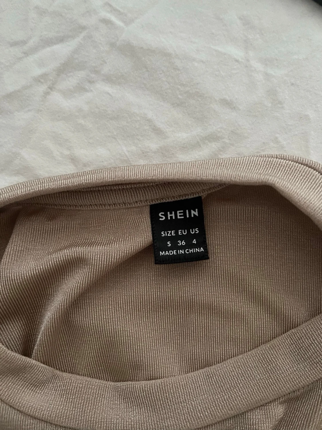 Beige croppad topp med resår - 2