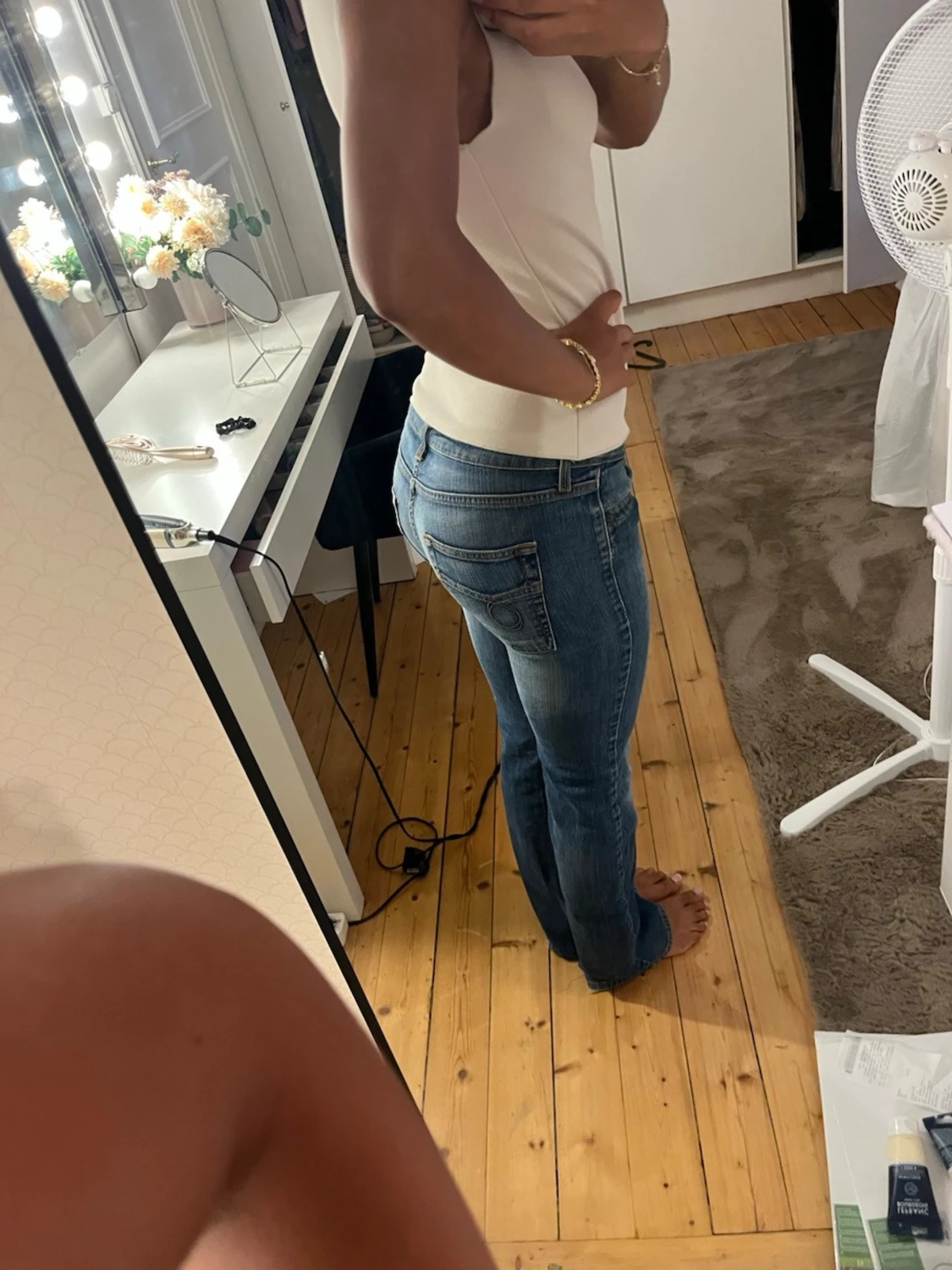 Mörkblå bootcut jeans med slitningar - 3