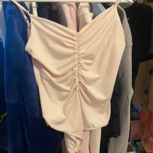 Body - Fin body från Bikbok, har inte kommit så mycket till användning tyvärr<3