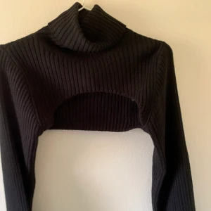 BOLERO FRÅN H&M - intressekoll på min populära svarta bolero från H&M. strl XS❤️‍🔥❤️‍🔥