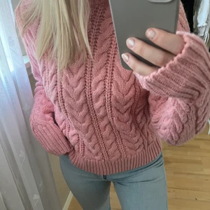 Stickad tröja  - Stickad tröja från H&M i storlek M. Frakt: 99kr 