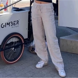 Linnebyxor  - Lägger ut igen pågrund av oseriös köpare. Dessa är i perfekt skick och inte använda särskilt mycket! Direktpris: 500kr💗