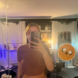 Zara topp  - Söt topp ifrån zara som knappt i använd. Storlek S men passar även xs/m skriv för mer frågor💗