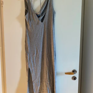 Lös klänning från & other stories - Lössittande och mjuk vardagsklänning från & Other stories. Som ny. Endast leverans, skickas måndag. Jag samfraktar 😇