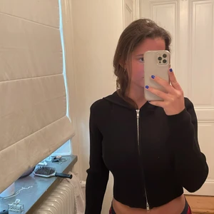 Kofta - En Kroppad kofta med luva, använd en gång💞