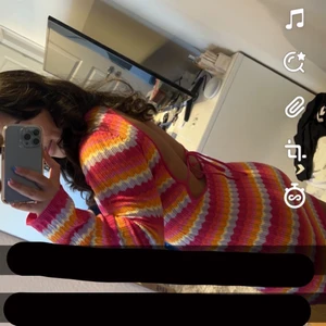 Berhska klänning  - Säljer denna klänning från berhska i stl M. Använd en gång så i superbra skick. Spårbar frakt +66 kr 