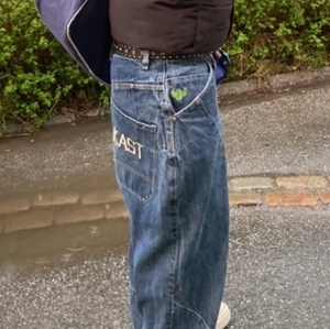 Out kast  - Ett par feta outkast jeans ganska baggy skön stil går i fixa ihop me allt