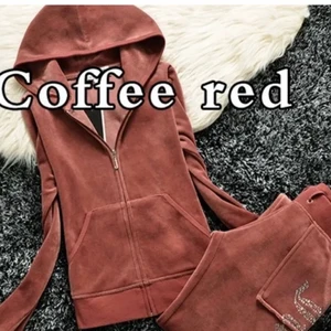 Juicy sätt storlek M-L - Hej jag säljer mitt juicy sätt efter som fel storlek men ja de e en storlek L men sitter som en M skriva frågor om ni har några💕💕