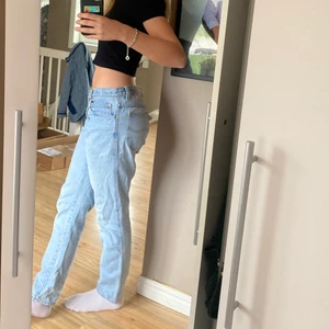 Vintage jeans - Snygga lågmidjade vintage jeans. Säljer då de inte kommer till användning. Skriv om du har några frågor💓 (Jag är 177 och har vanligtvis S/M i jeans som referens)