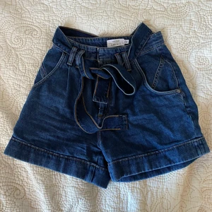 & other stories shorts - heeelt nya, köpta för 690kr förra sommaren om jag ej minns fel? sitter ej bra på mig, säljer med sorg i hjärtat💔
