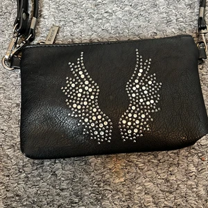 Zadig väska - En sadig väska vet ej om den är fejk men är 90 procent säker😊vill bara lägga ut för och se vad jag kan få för den men om någon säger ett bra pris kan jag sälja❤️❤️