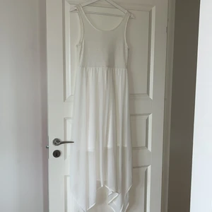 Vit klänning  - Sommarklänning, studentklänning 