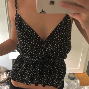 Prickig topp - Topp från pull&bear! Storlek M men passar även xs och s
