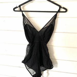 Body - Superfin body från HM i storlek 36, mesh tyg med mönster! Noggrant tvättad!