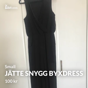 Byxdress  - Jätte fin byxdress i storlek small ifrån bikbok 😊