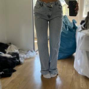 Jättefina jeans från NA-KD, tyvärr är dessa förstora för mig och därför aldrig använda!