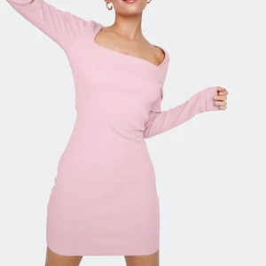 Stickad klänning💖 - Så fin stickad (tunn) klänning från bikbok. Aldrig använd bara provad. 