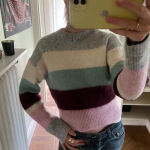 Stickad tröja - Säljer denna stickade tröja från h&m! Storlek S 🌸