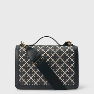 Marlene Birger väska - Hejsan! Säljer min nya marlene Birger väska som jag använt Max 7 gånger! Nyskick så 9/10 i skick, säljer p.g.a att ja inte får användning av den och vill hellre köpa en liten. Nypris 3000kr