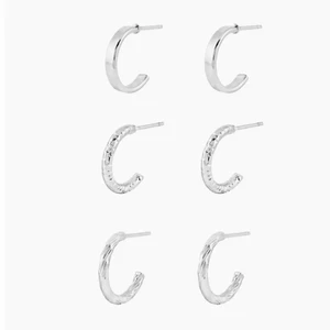 Montini örhängen  - Jättefina silvriga montini örhängen i helt nytt skick!🤍Endast testats en gång, GRATIS FRAKT 💓