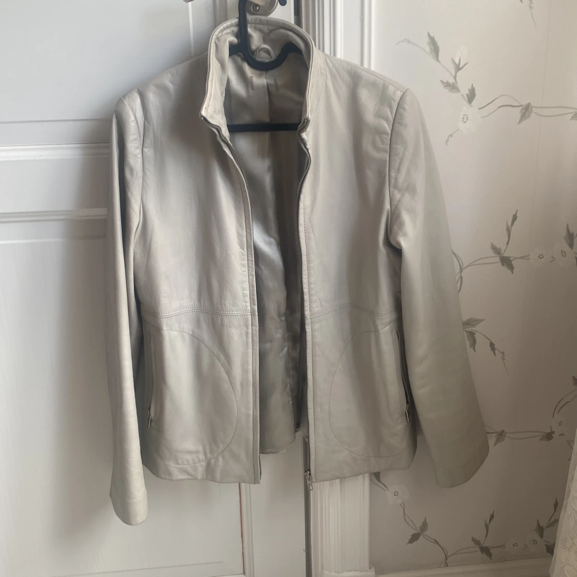 Otrolig skinnjacka  - 91