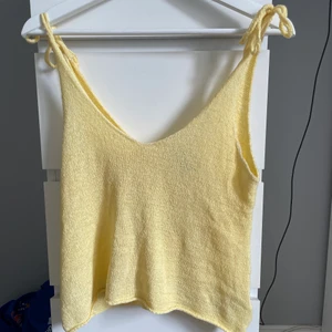 Gult stickat linne från hm - Gult stickat linne från hm, nästan aldrig använt