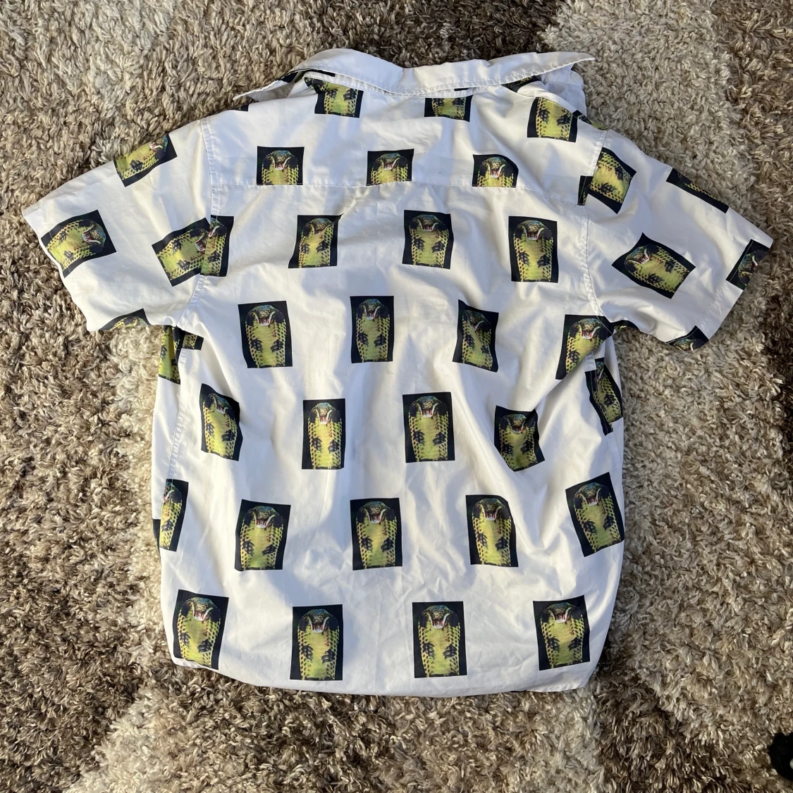 skjorta med ormprint - 90