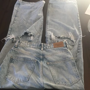 Ljusblå baggy jeans, 34 - Baggy högmidjade jeans från gina i storlek 34!💫🤍