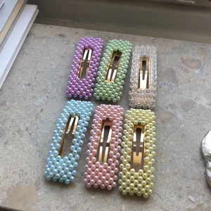 Hårspännen - Säljer sex stycken hårspännen i olika färger som ett paket. 80 kr plus frakt 💕