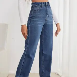 Blåa utsålda jeans från shein i storlek S. Mediumtvätt. Aldrig använda. Hög midja i modellen straight. Hör av dig om du undrar något💕 Nypris 249kr. (Andra och tredje bilden är från hemsidan)