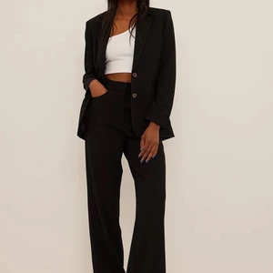 BLAZER - Blazer från NA-KD i storlek 36 