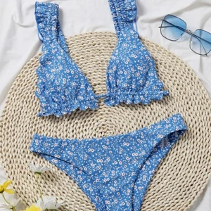 Bikini - Bikini från Shein. Bild från hemsidan. Använd ett fåtal gånger men i nyskick. Frakt tillkommer.