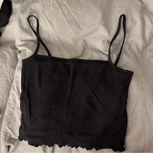 Linne  - Ett svart och ett gult linne ifrån h&m i storleken Xs på båda. Aldrig använd! Köp båda för 95 eller en för 50