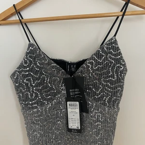 Crop top♥️ - Helt ny crop top från Vero Moda, skriv för fler frågor!!♥️