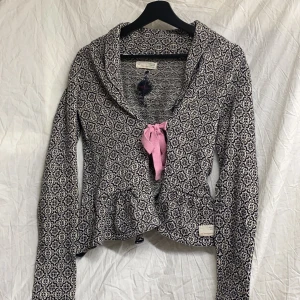 Odd molly kofta  - Odd molly kofta i storlek 1 alltså S. Kontakta mig vid köp eller frågor💛