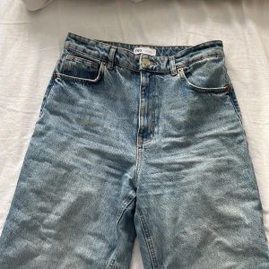 Zara jeans - Långa vida jeans från Zara. (Om du vill se plagget på får du skriva privat)