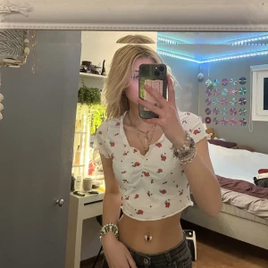 Topp - Säljer nu min söta topp,knappt använd och i bra skick 