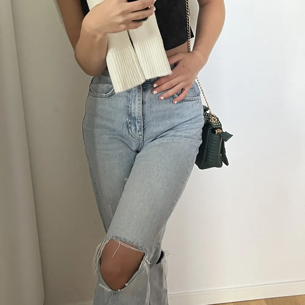 Jätte fina high waist jeans från Gina🫶🏻 stolen 34 . Jeans & Byxor.