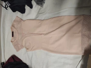 Rosa klänning  - Klänning i storlek M. Som ny har bara använts 1 gång. Tyget är något sträft men med stretch.