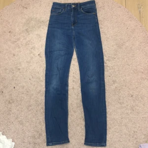 Skinny jeans - skinny jeans från hm, storlek S. Säljer de då det inte är min stil längre.
