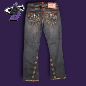 true religion jeans - snygga truey jeans! ytterben, 98cm innerben, 72cm midja, 28 (inte cm)