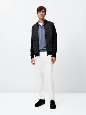 Massimo Dutti Cardigan - Säljer nu denna snygga cardigan från Massimo Dutti i färgen navy storlek M. Skicket är såsom nytt bortsett från föaws på insidan som varken syns eller märks vid använding