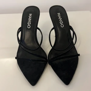 Heels mango 🥭  - Använda en gång! Heels från mango. Bra skick 