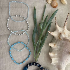 Armband  - Armband 15 kr/st 🫶 vid köp av fler får man rabatt 💗 frakten kostar 13 kr☺️