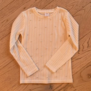 Tröja med pärlor - Helt ny oanvänd tröja med pärlor