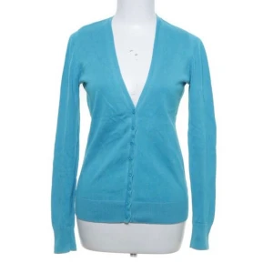 Blå kofta - Supersöt blå kofta! Säljes pga kommer inte till användning längre. Säljes för 100kr💕