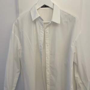 Oversize vit skjorta 🤍 använd en gång