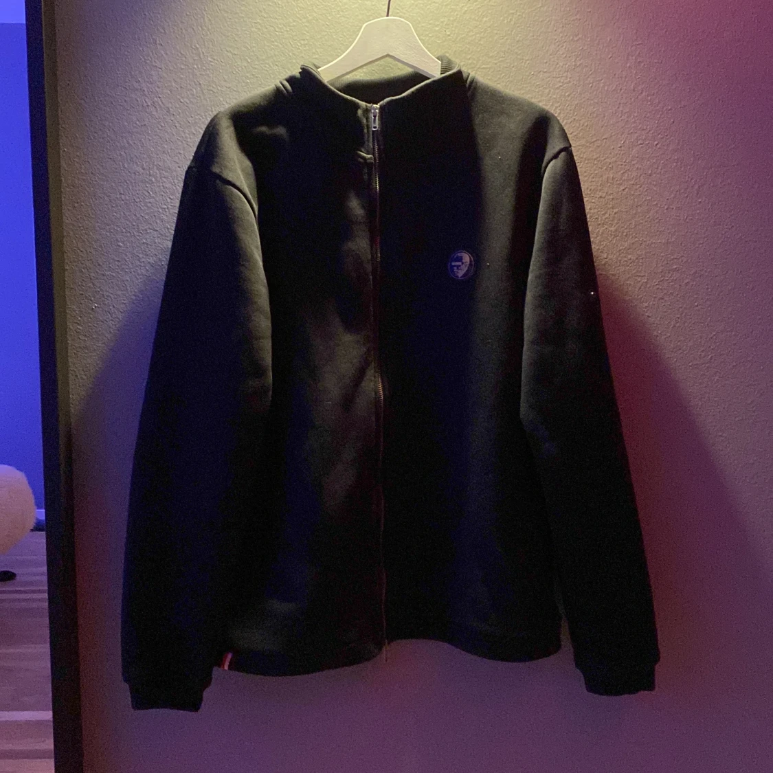 Who’s ace zip up  - 91