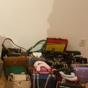 väskor - märkesväskor 2 för 500 eller 1 för 300